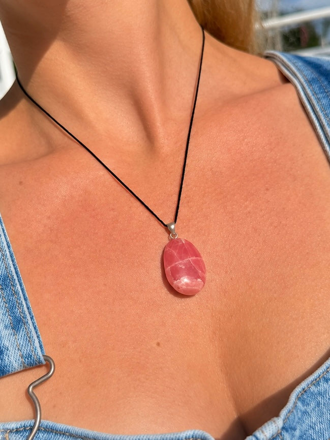 Rhodochrosite Pendant / Colgante de Rodocrosita