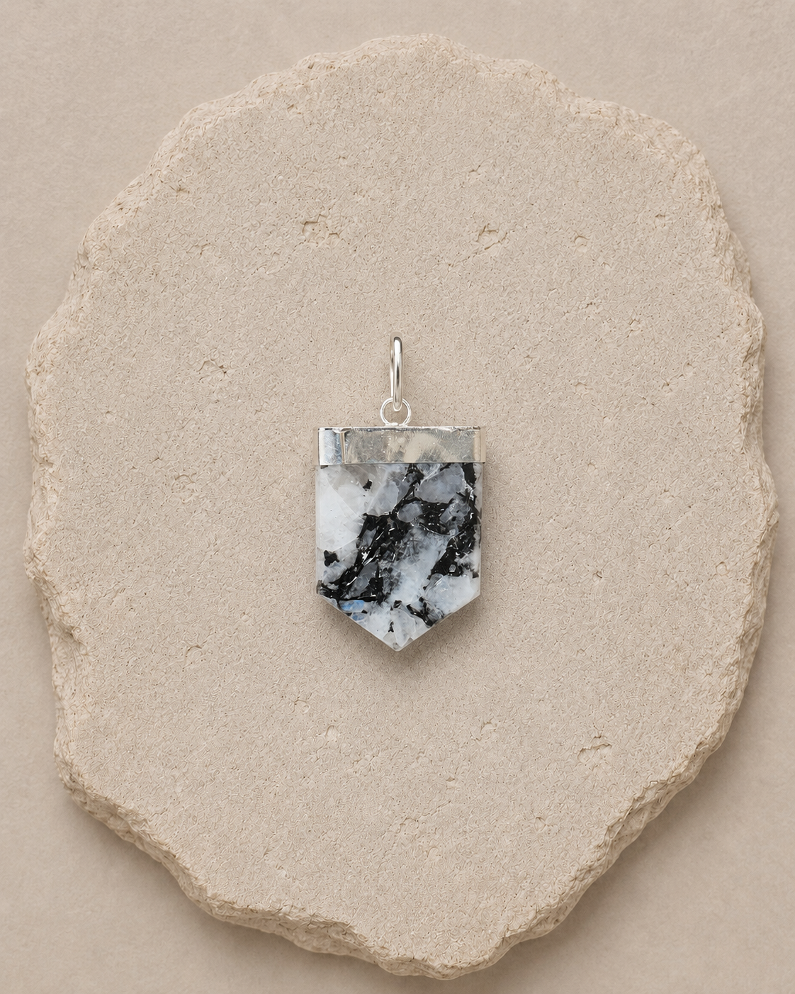 Moonstone Pendant with Spiral Engraving | Pendant de Piedra Luna con Espiral Grabado
