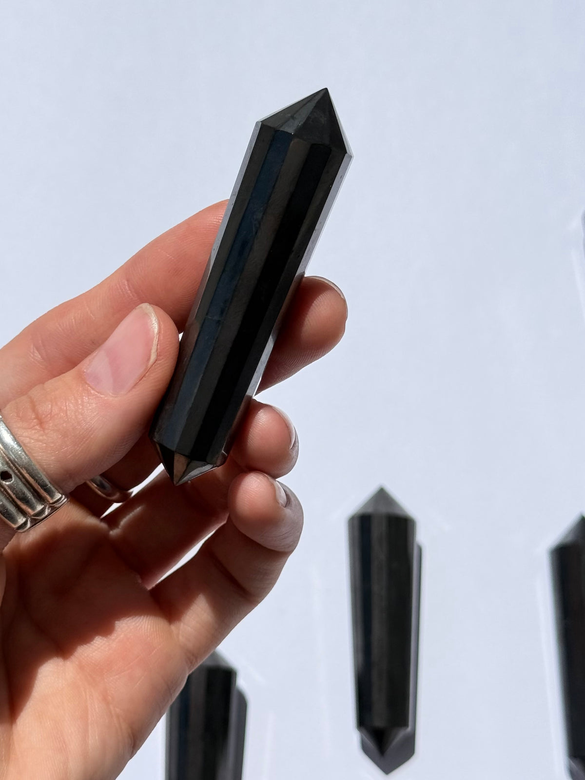 Shungite Vogel Double Terminated Point | Punta Vogel de Shungita de Doble Terminación