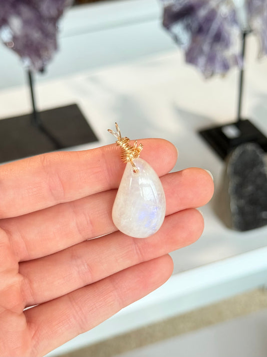 Moonstone Pendant ( Silver 925 platted gold Wire )