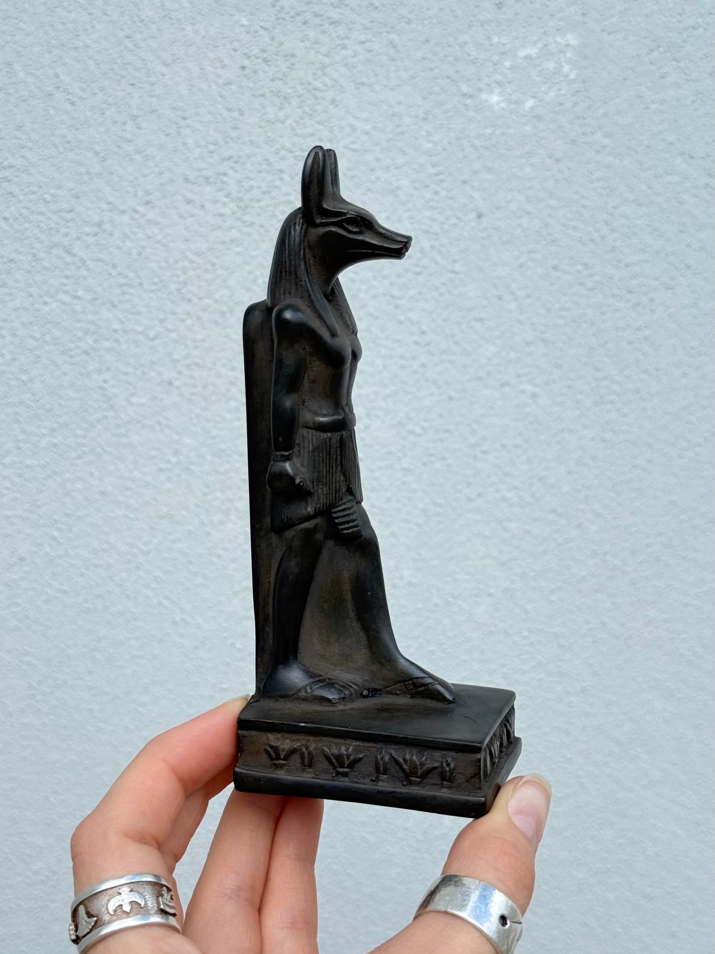 Anubis Statue – Gypsum with Basalt, Handcrafted in Egypt