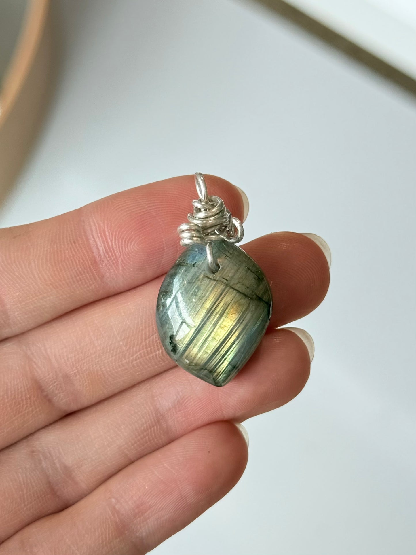 Labradorite Pendant ( Silver 925 wire )