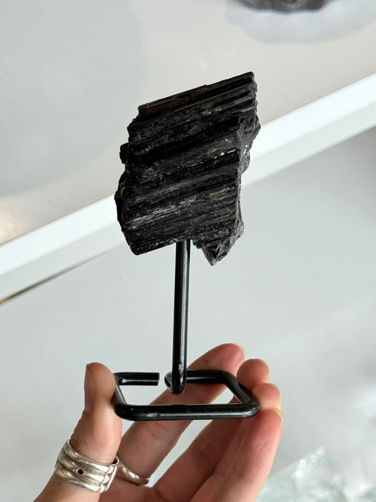 Black Tourmaline on Black Stand | Turmalina Negra sobre Base Negra