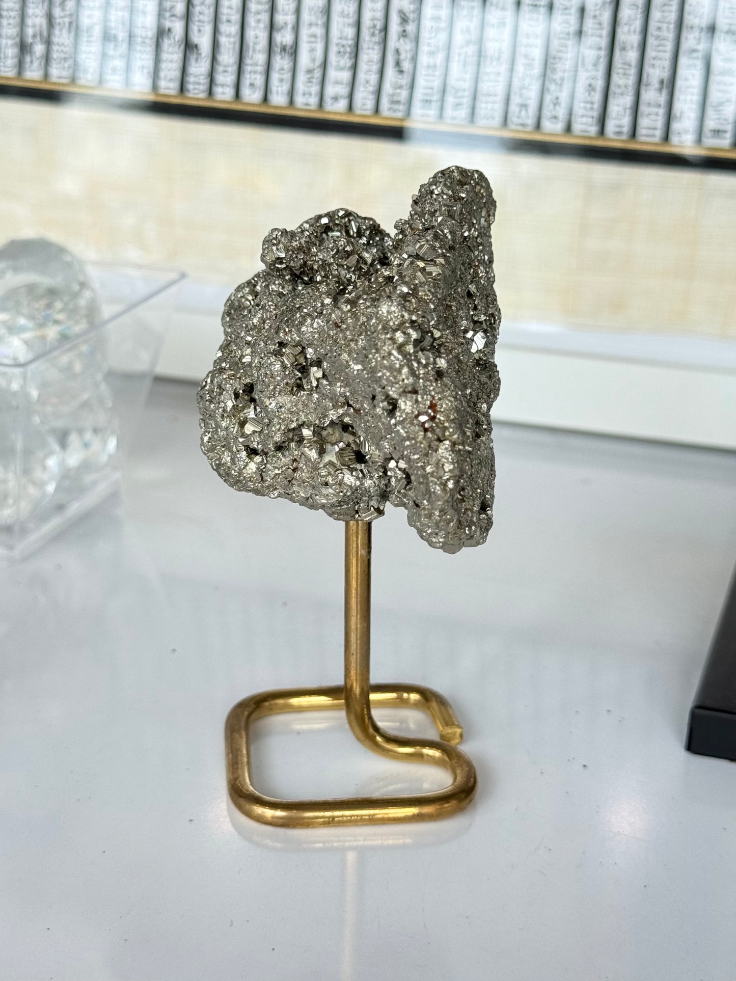 Raw Pyrite on Gold Stand / Pirita en Bruto sobre Base Dorada