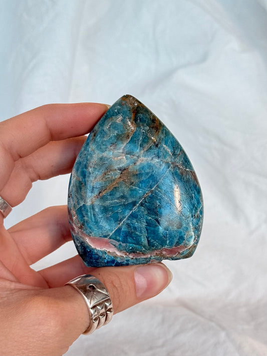 Blue Apatite Freeform ( Madagascar )