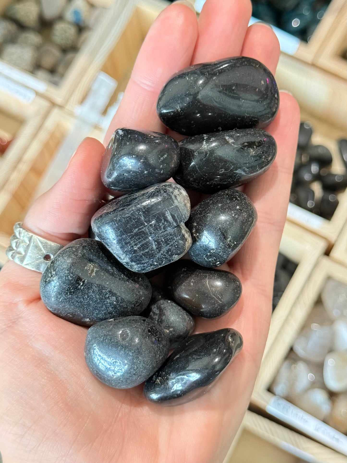 Black Tourmaline Tumbled Stone | Turmalina Negra Rolada