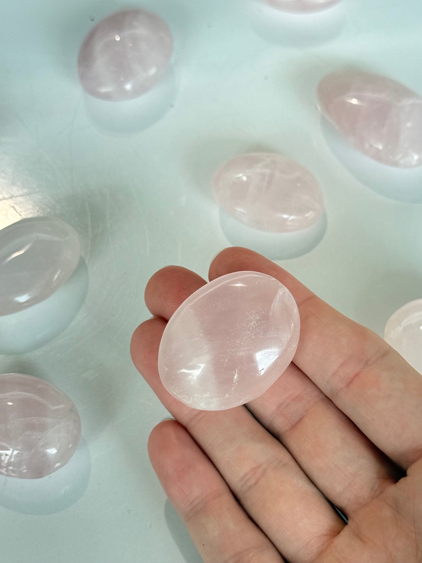 Mini Rose Quartz Palm Stone | Mini Palm Stone de Cuarzo Rosado