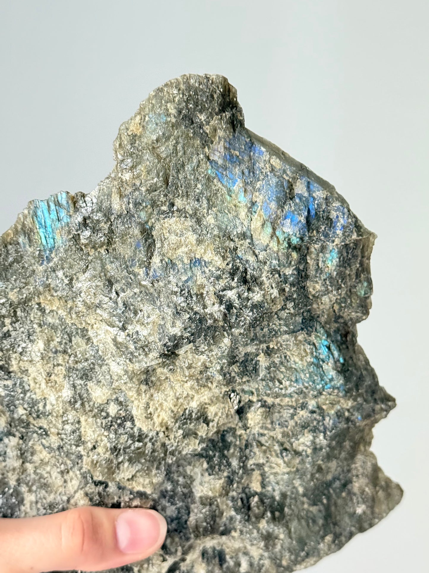 Polished and Raw Labradorite | Labradorita Pulida y Cruda