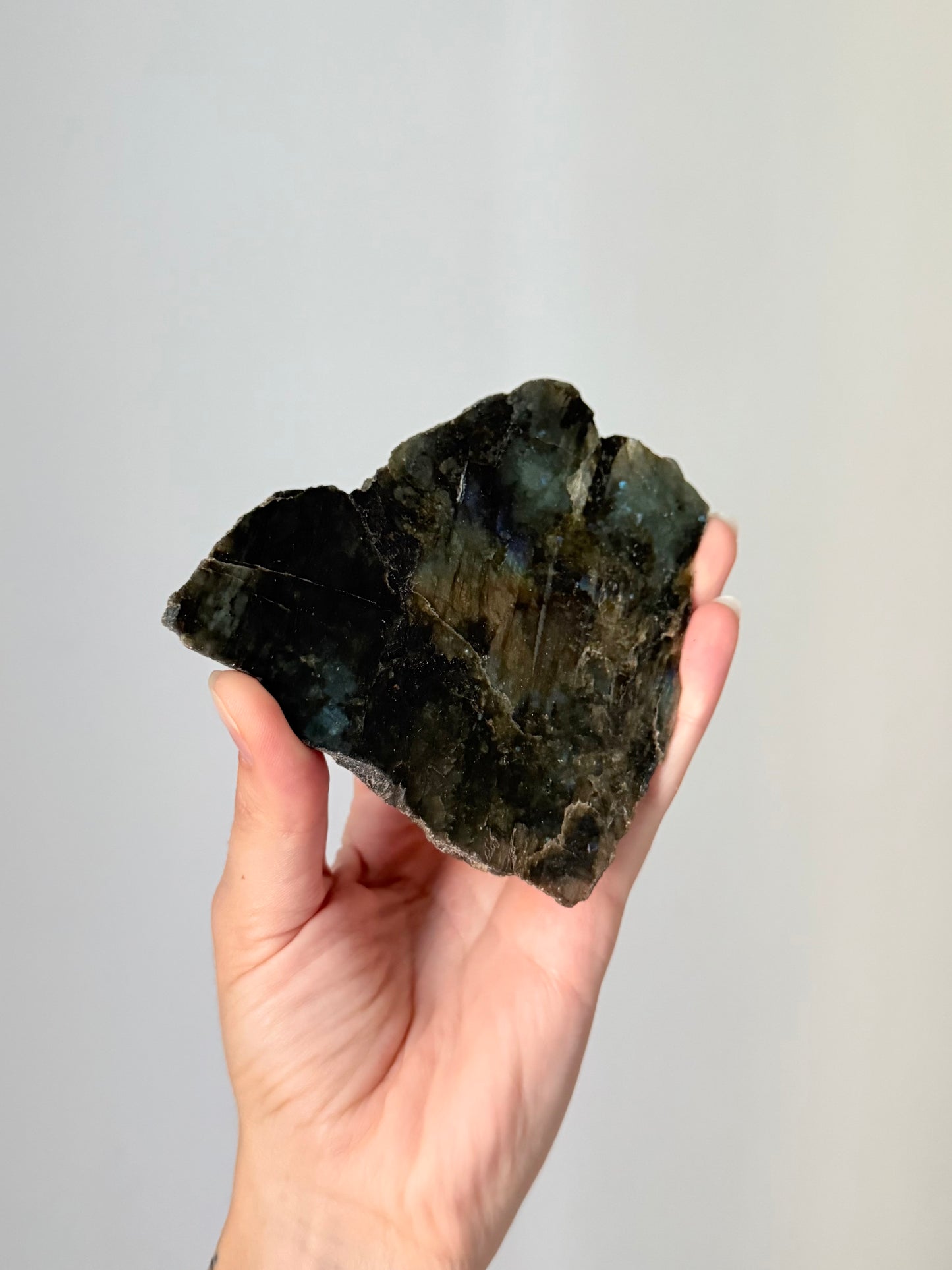 Polished and Raw Labradorite | Labradorita Pulida y Cruda