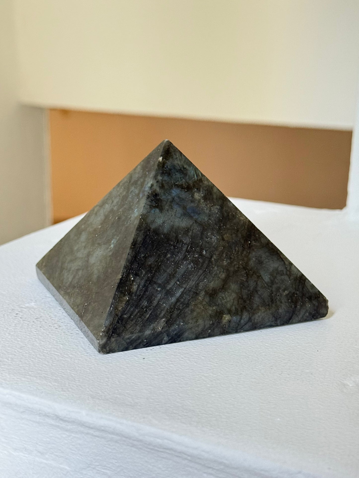 Labradorite Pyramid | Pirámide de Labradorita
