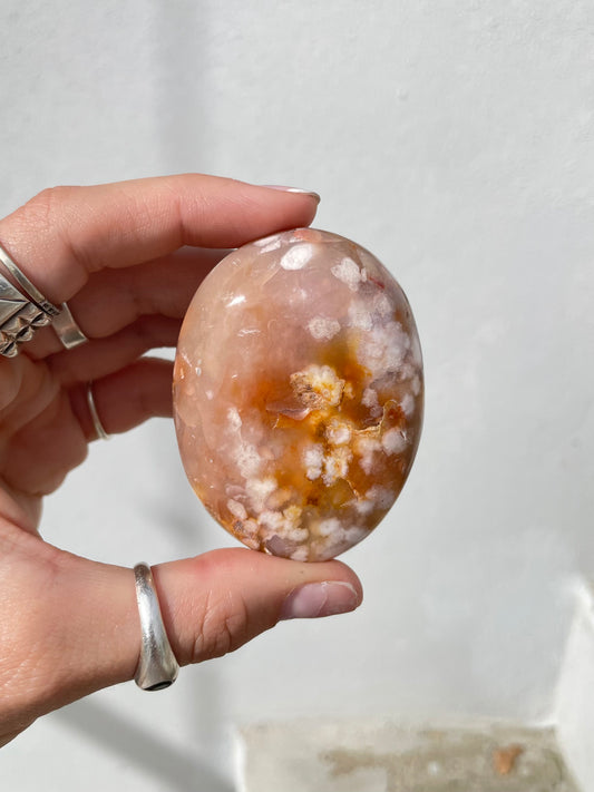 Flower Agate Palm Stone – Healing and Inner Growth