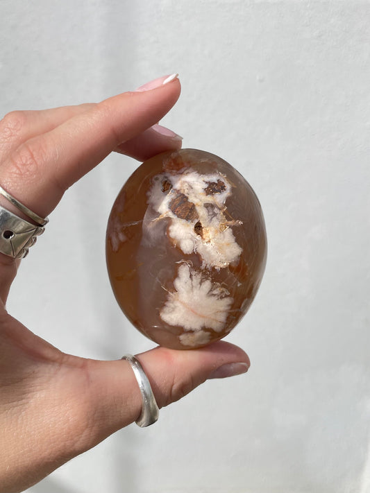 Flower Agate Palm Stone – Healing and Inner Growth