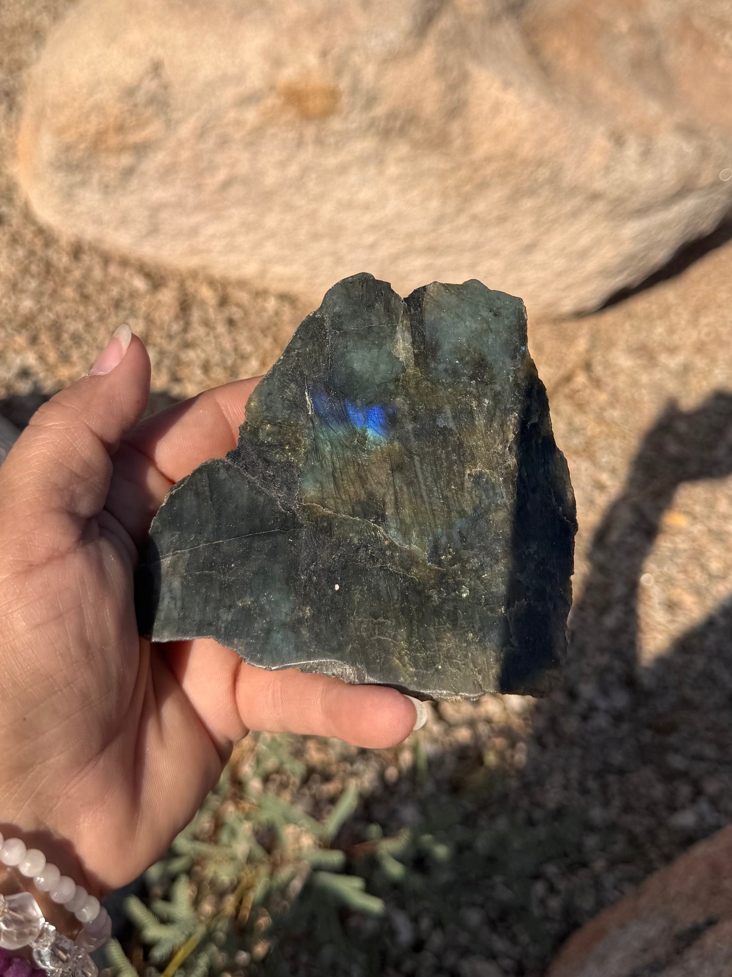 Labradorite Pulida ( Frente ) y Cruda ( Atras )