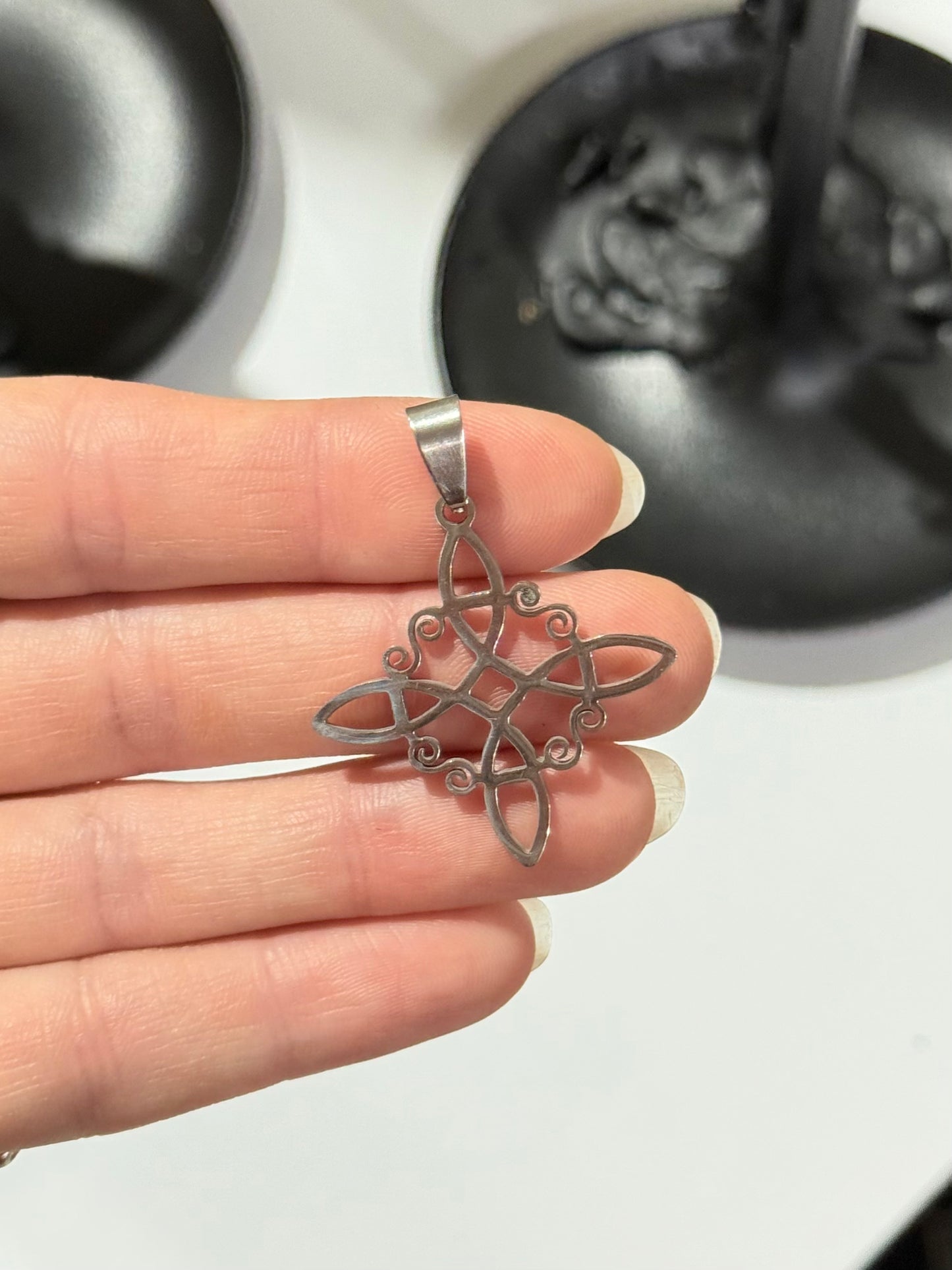 Witch’s Knot Protection Pendant – Stainless Steel
