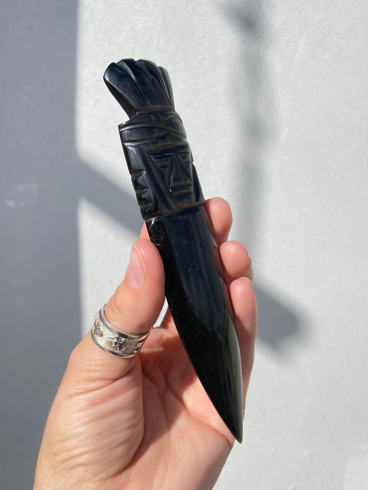 Sheen Obsidian Dagger