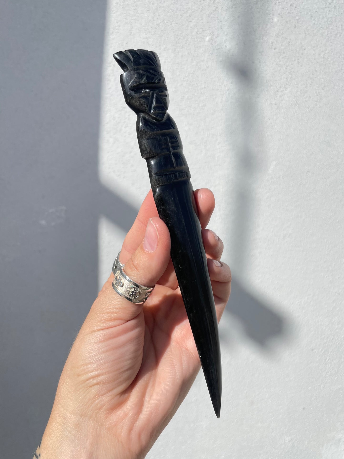 Sheen Obsidian Dagger