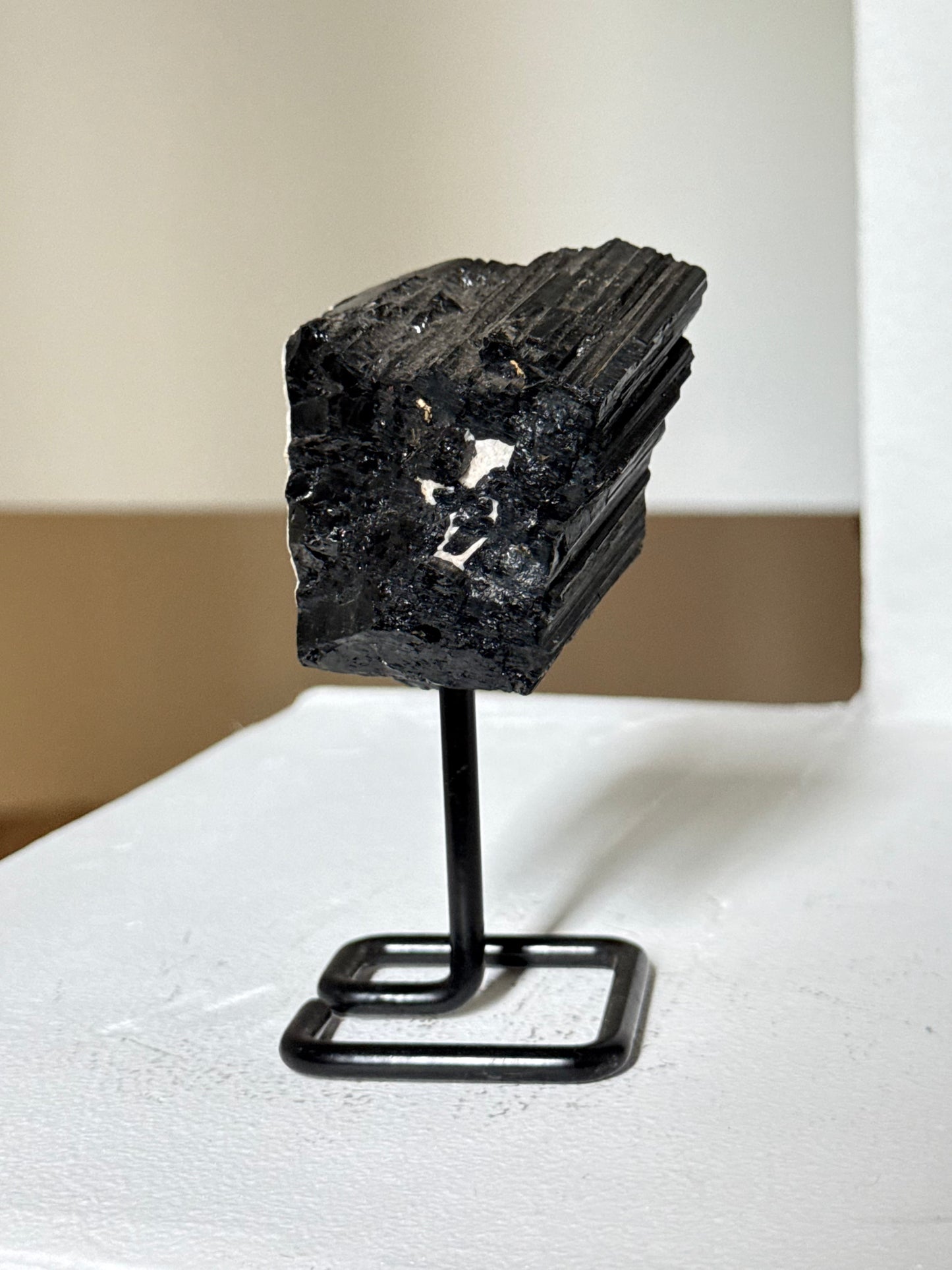 Black Tourmaline on Black Stand | Turmalina Negra sobre Base Negra