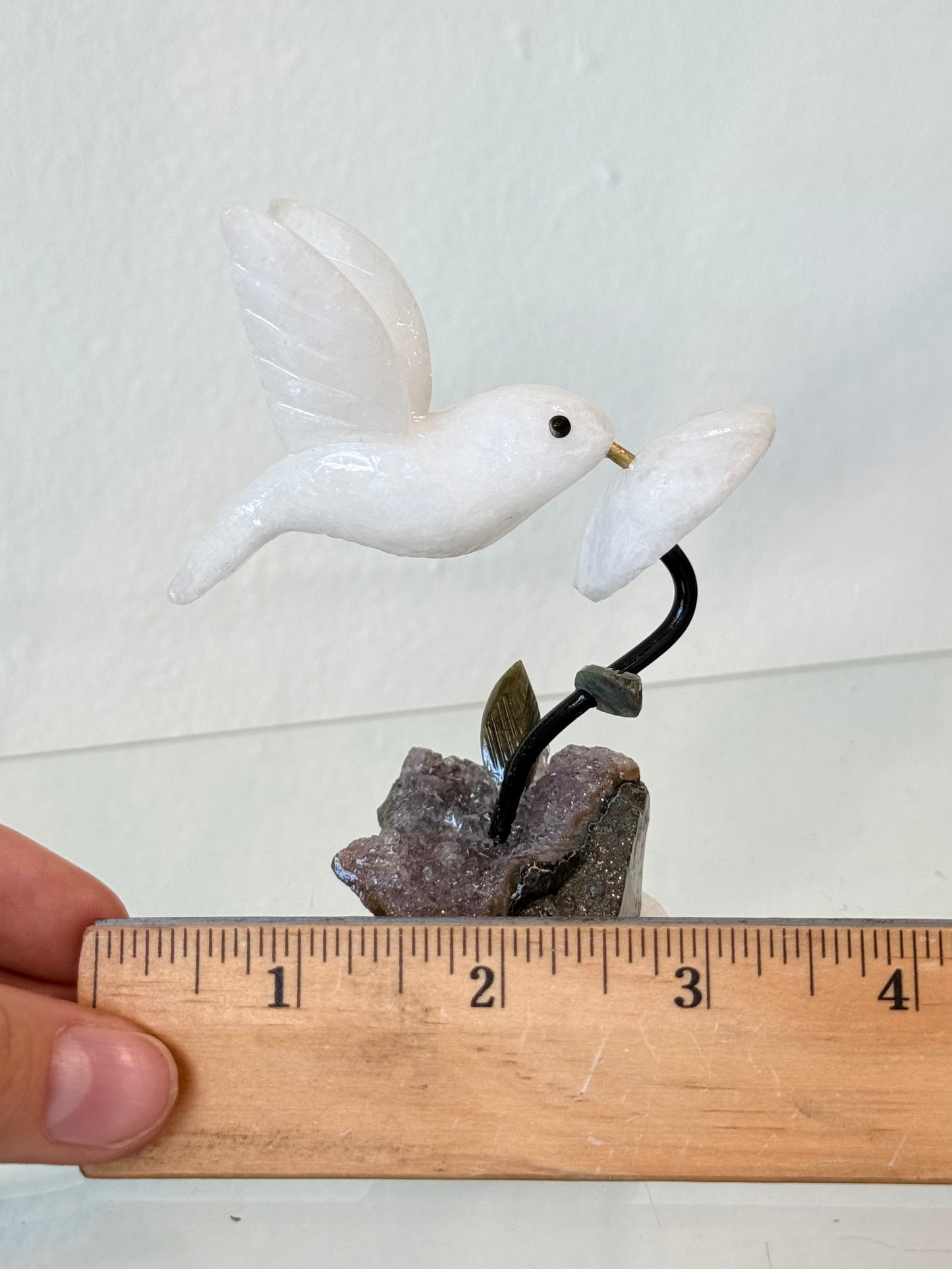 Colibrí de Ónix Blanco con Aventurina y Amatista | White Onyx Hummingbird with Aventurine and Amethyst