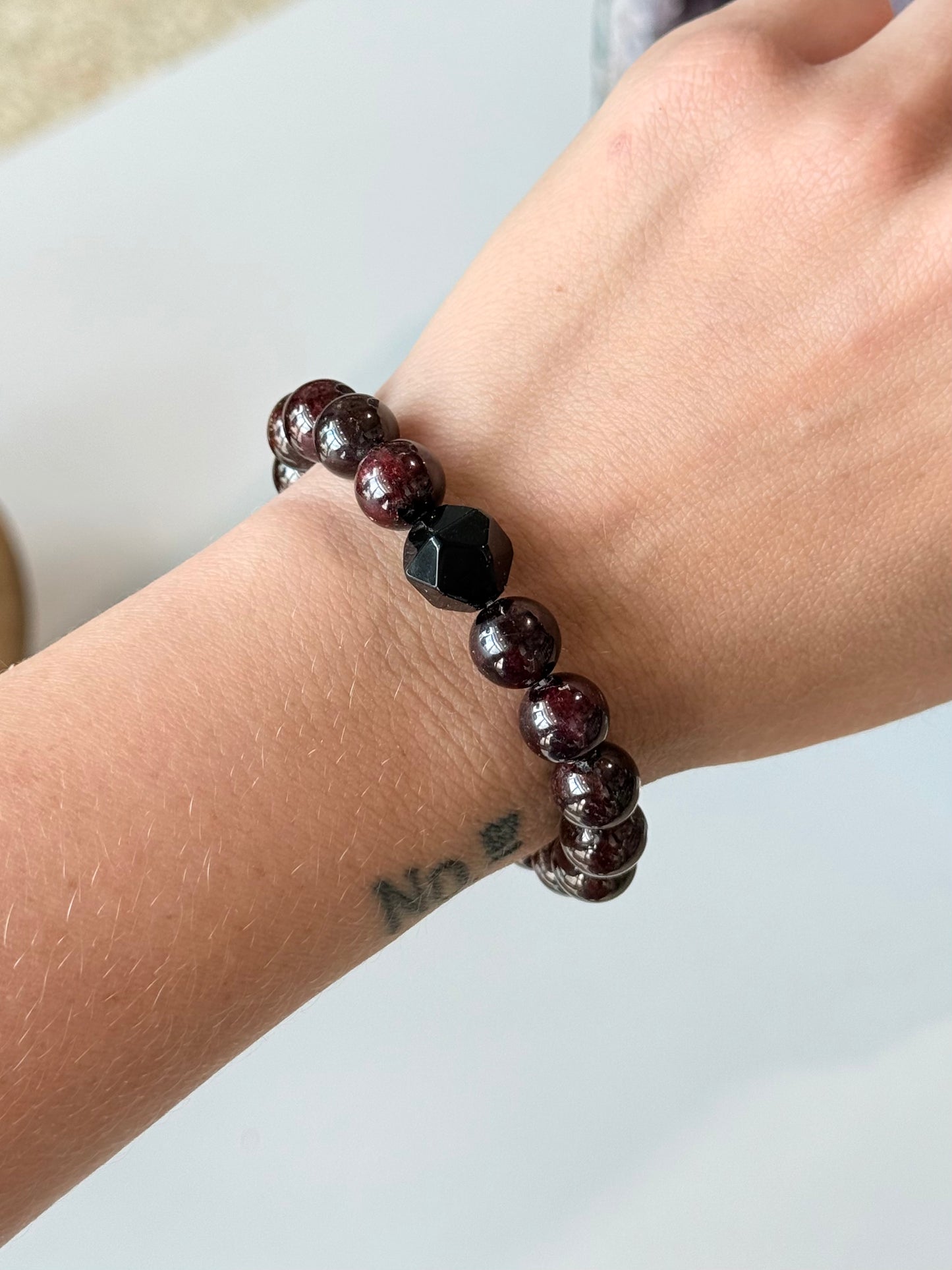 Garnet & Faceted Onyx - 10mm Bracelet
