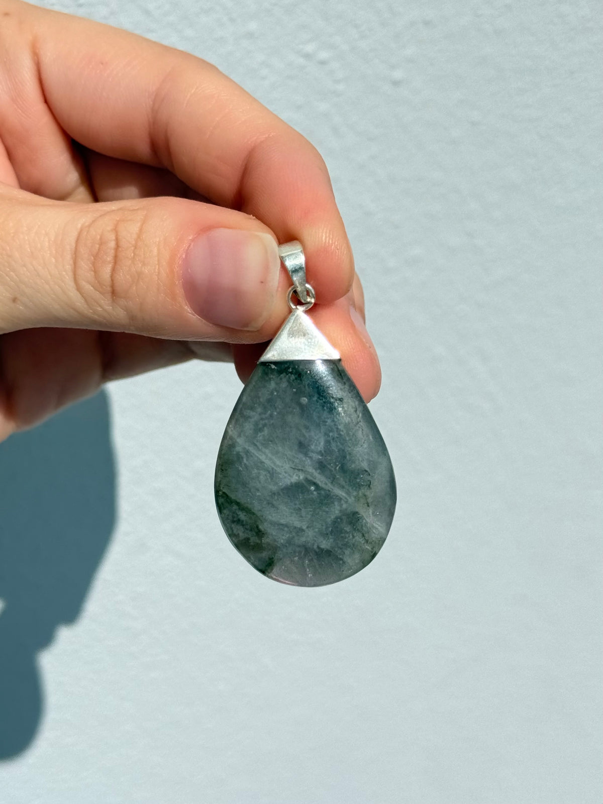 Colgante de labradorita violeta en forma de gota | Purple Labradorite Teardrop Pendant