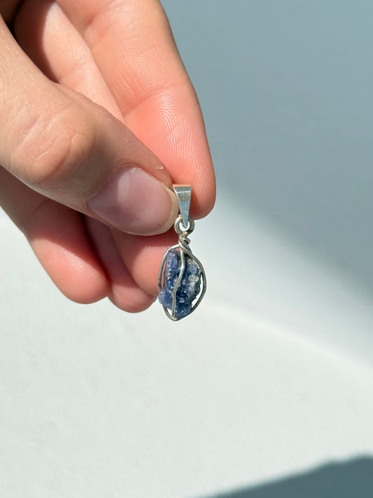 Colgante de dumortierita natural en plata 925 | Natural Dumortierite Pendant in 925 Sterling Silver