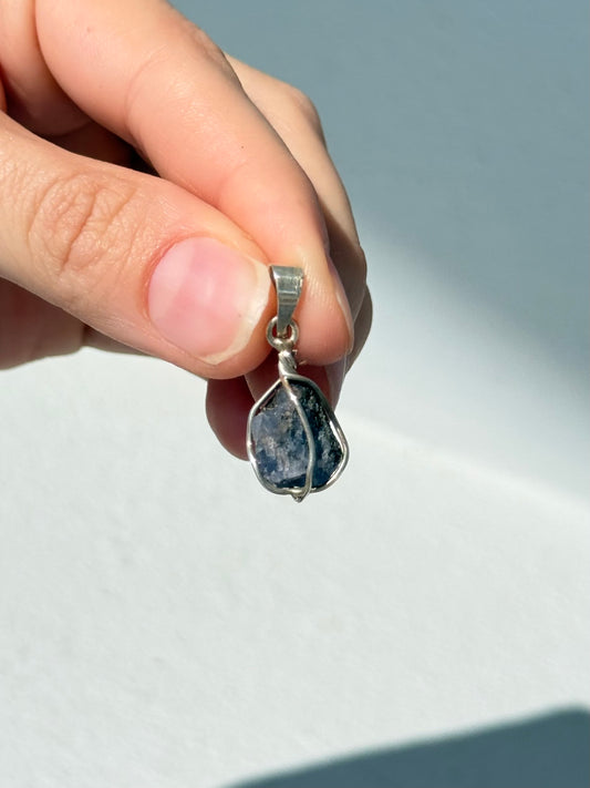 Colgante de dumortierita natural en plata 925 | Natural Dumortierite Pendant in 925 Sterling Silver