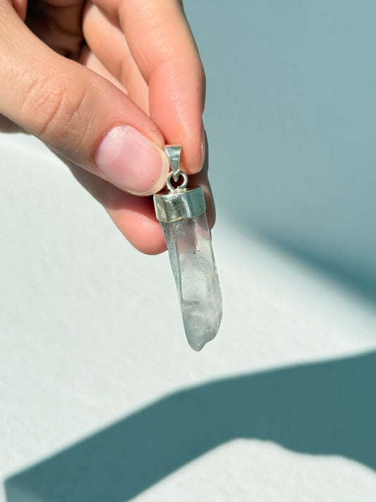Punta de Cuarzo Fantasma Natural en Plata 925 | Natural Phantom Quartz Point Pendant in Sterling Silver 925