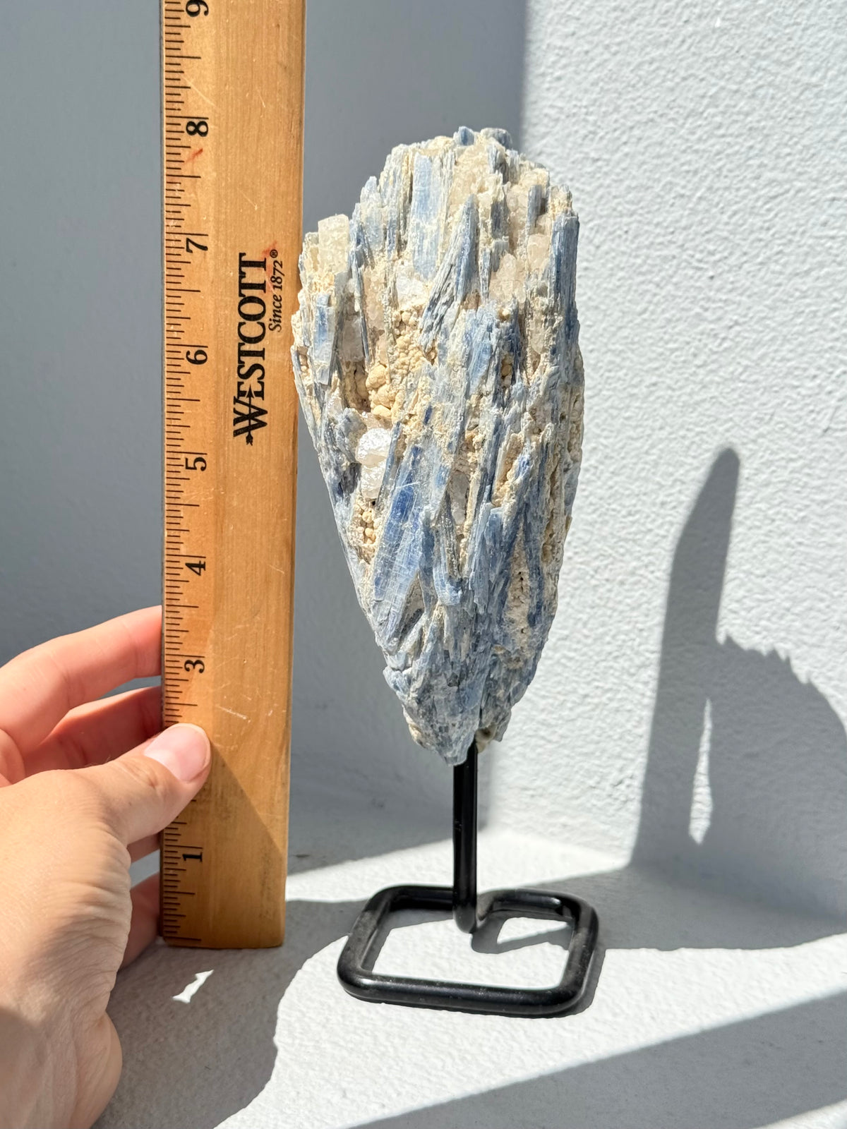 Blue Kyanite on Stand / Cianita Azul en Base