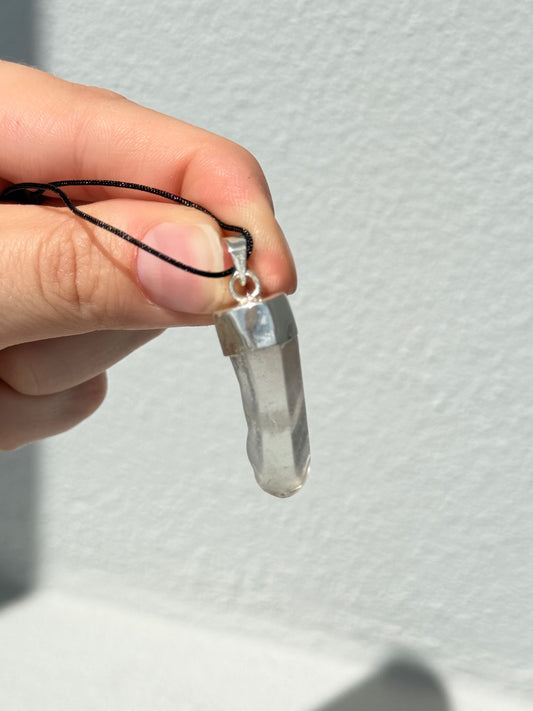 Punta de Cuarzo Fantasma Natural en Plata 925 | Natural Phantom Quartz Point Pendant in Sterling Silver 925