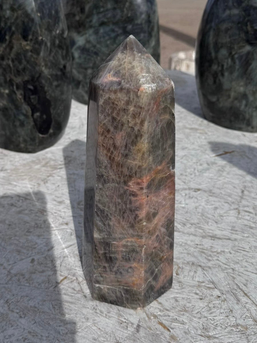 Black/Peach Moonstone Point