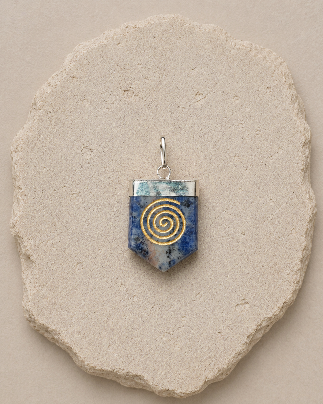 Sodalite Pendant with Spiral Engraving | Pendant de Sodalita con Espiral Grabado