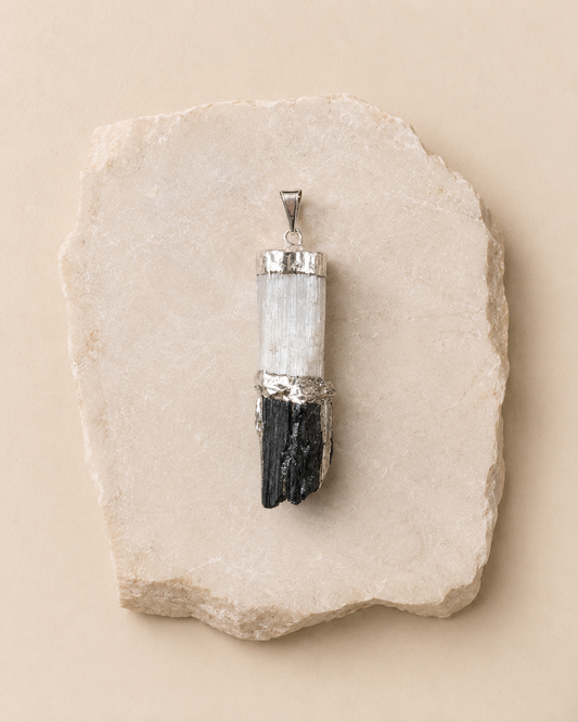 Selenite & Black Tourmaline Pendant | Pendant de Selenita y Turmalina Negra