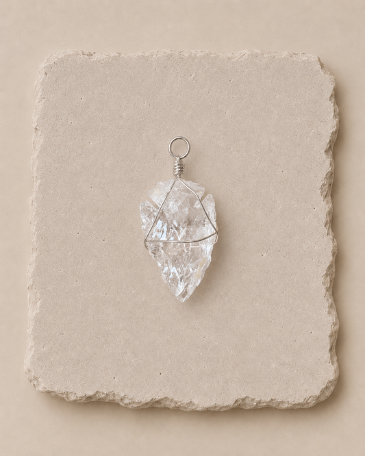 Clear Quartz Arrowhead Pendant | Pendant Punta de Flecha de Cuarzo Transparente