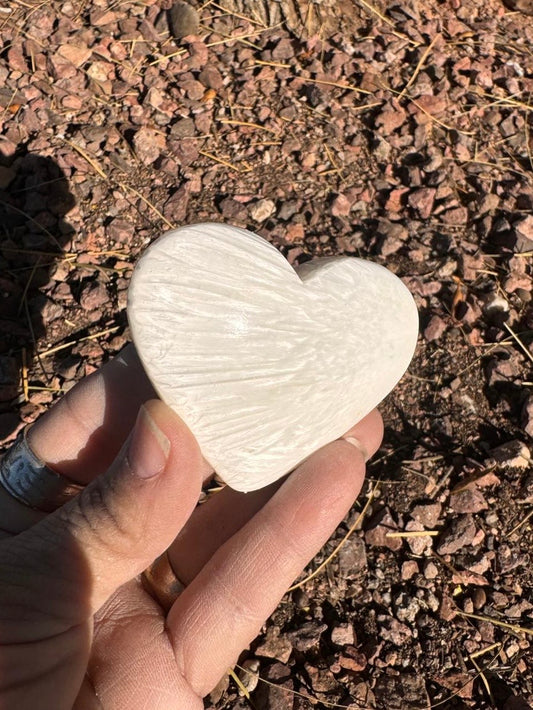 Scolecite Heart