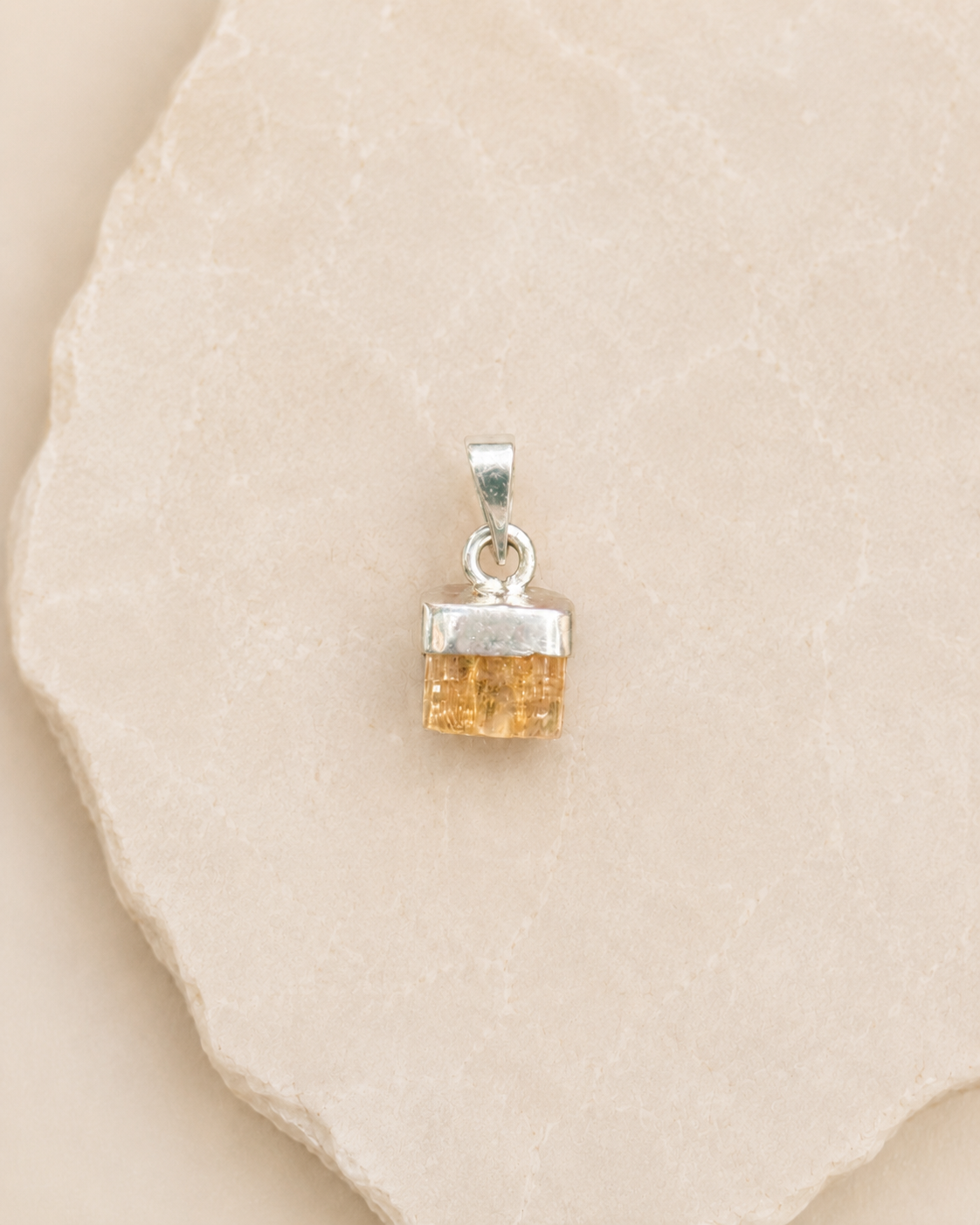 Yellow Topaz Pendant / Pendant de Yellow Topaz