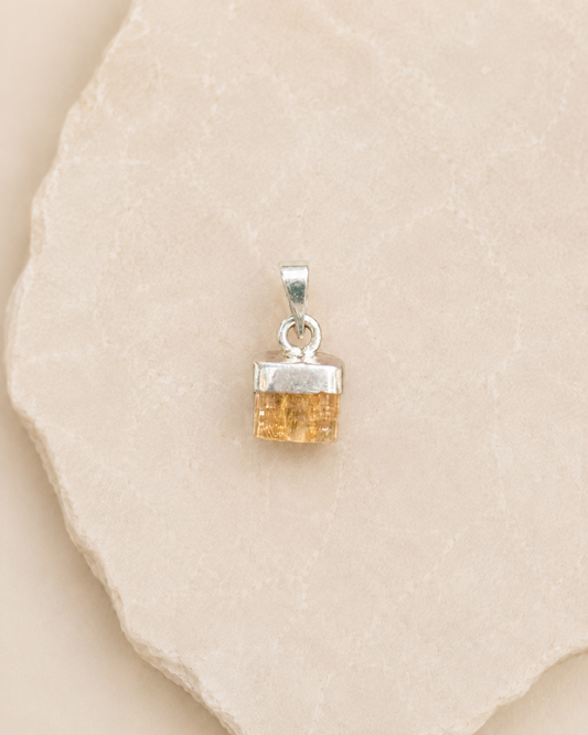 Yellow Topaz Pendant / Pendant de Yellow Topaz