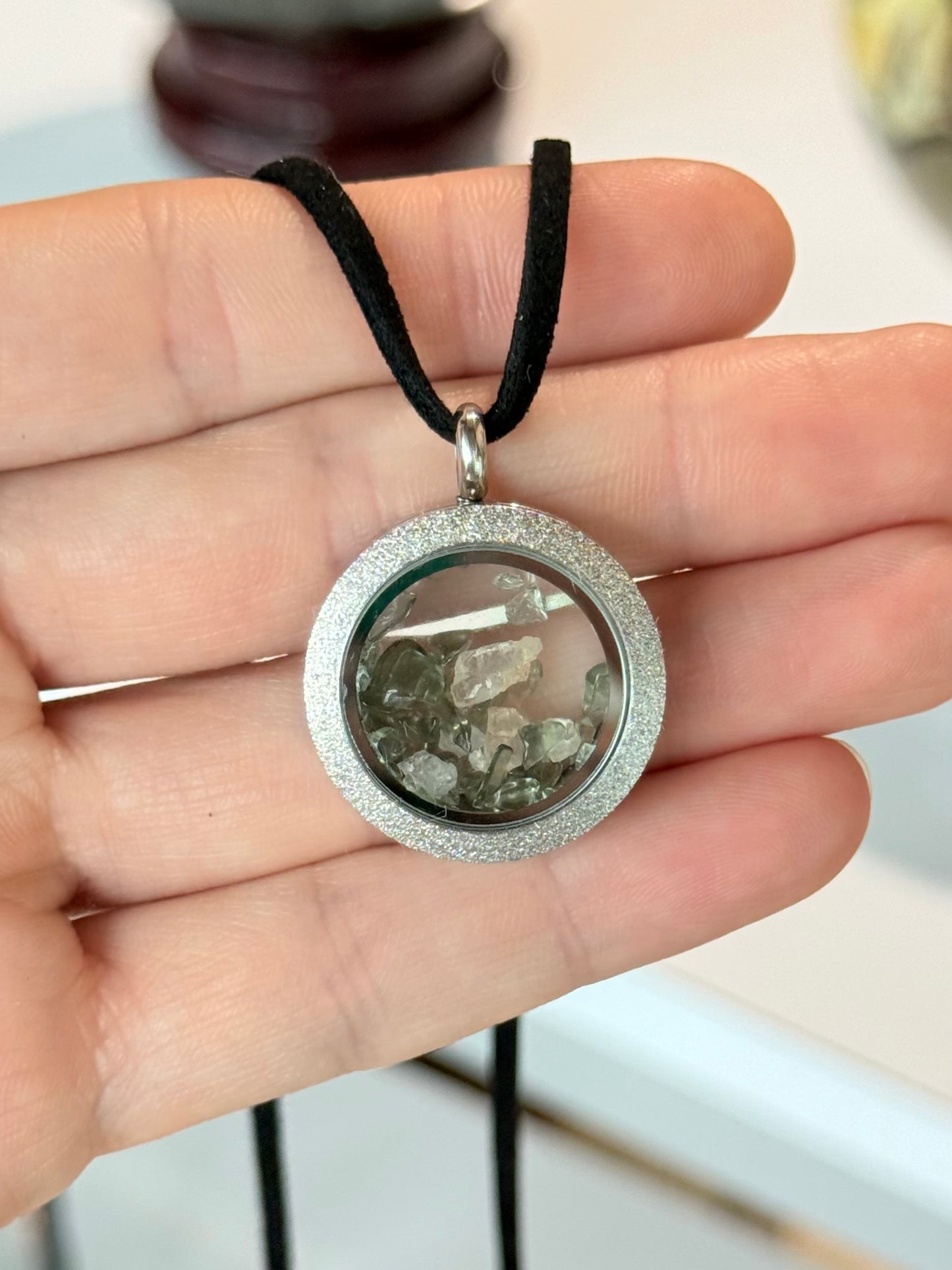Phenacite & Moldavite Pendant in Stainless Steel / Colgante de Phenacite y Moldavita en Acero Inoxidable