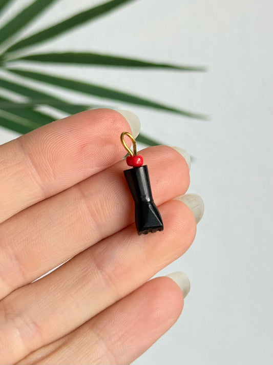 Mano de Azabache Pendant