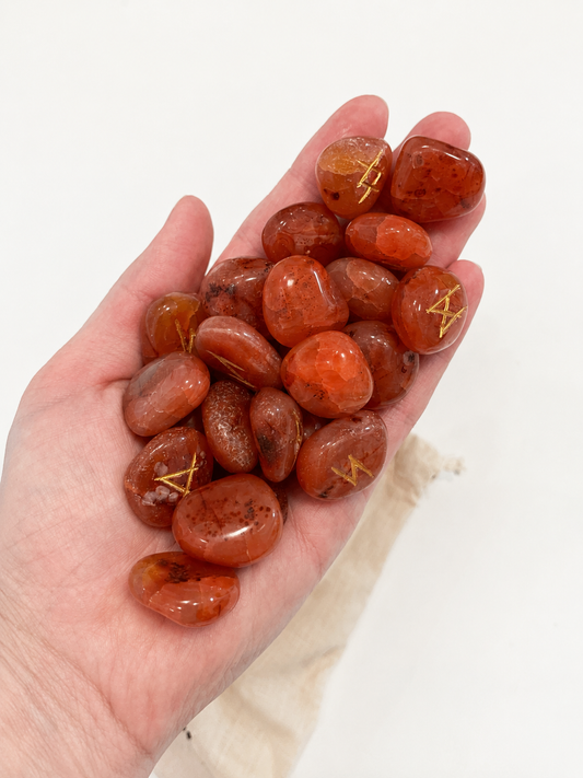 Carnelian Runes | Runas de Cornalina