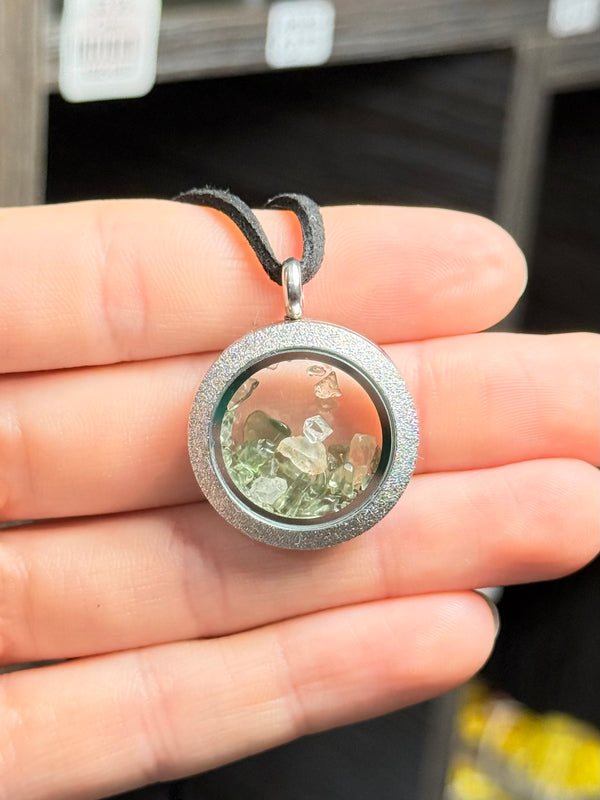 Phenacite & Moldavite Pendant in Stainless Steel / Colgante de Phenacite y Moldavita en Acero Inoxidable