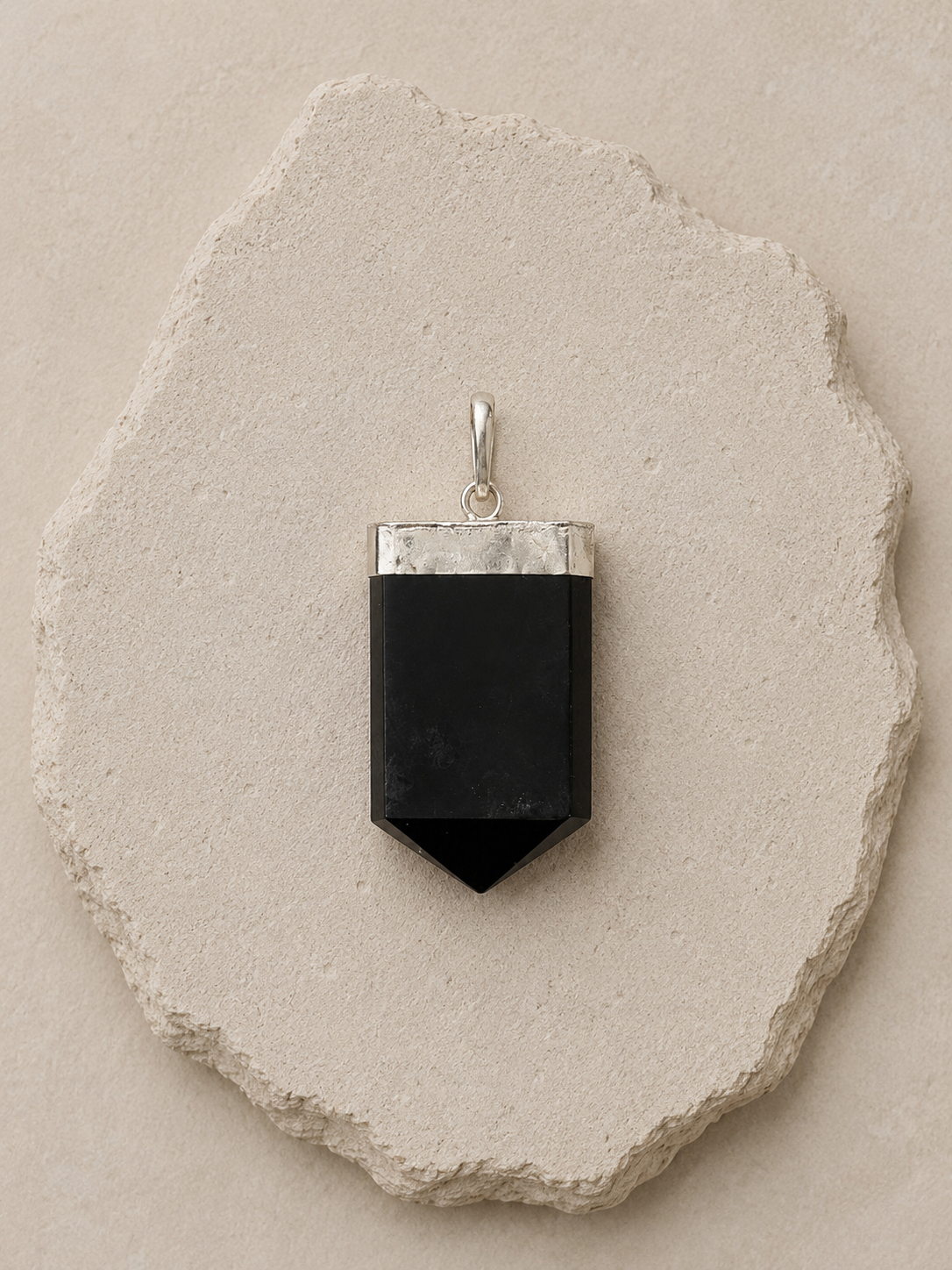 Black Obsidian Pendant with Spiral Engraving | Pendant de Obsidiana Negra con Espiral Grabado