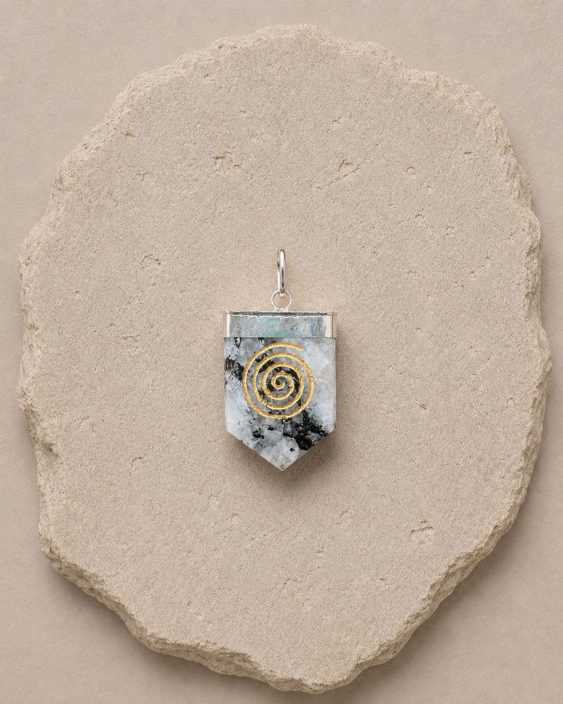 Moonstone Pendant with Spiral Engraving | Pendant de Piedra Luna con Espiral Grabado