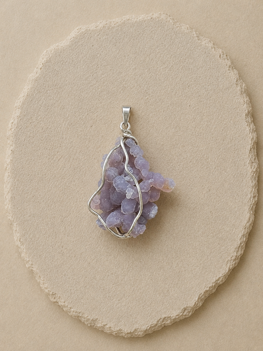 Grape Agate Pendant / Colgante de Ágata Uva