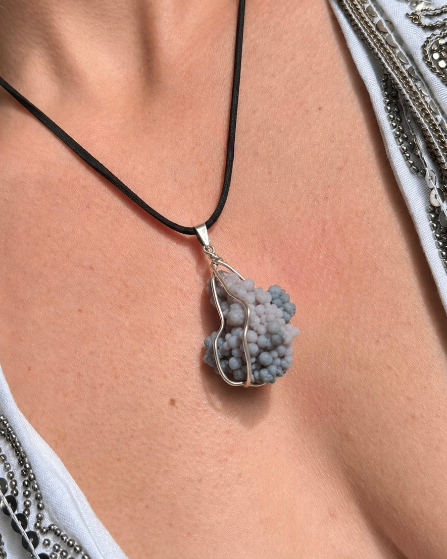 Grape Agate Pendant / Colgante de Ágata Uva