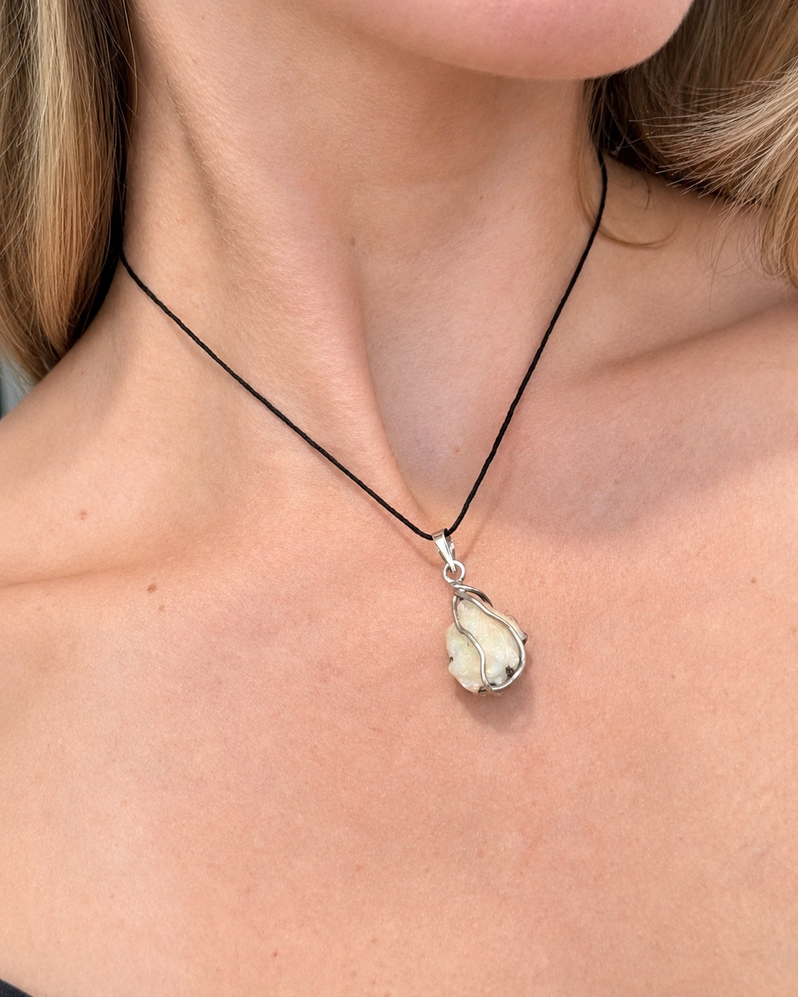 Ethiopian Opal Pendant / Pendant de Ópalo Etíope