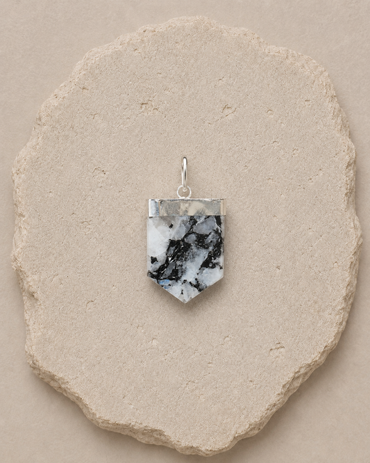 Moonstone Pendant with Spiral Engraving | Pendant de Piedra Luna con Espiral Grabado
