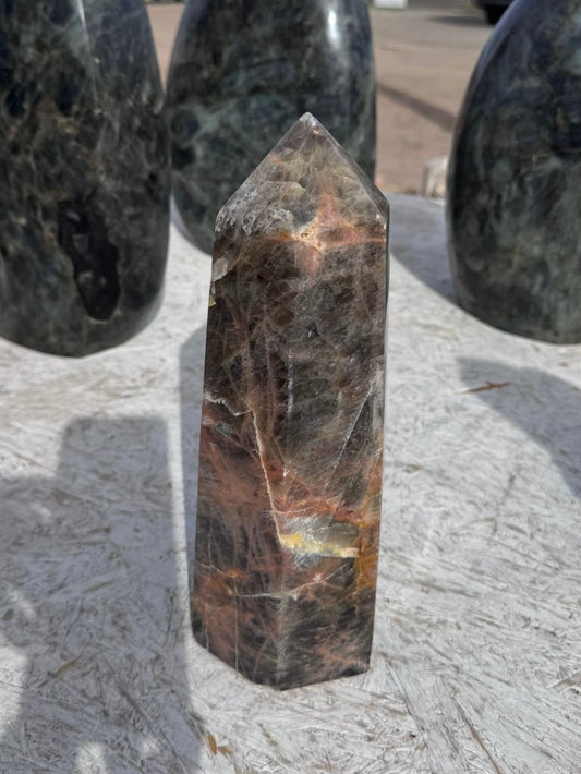 Black/Peach Moonstone Point