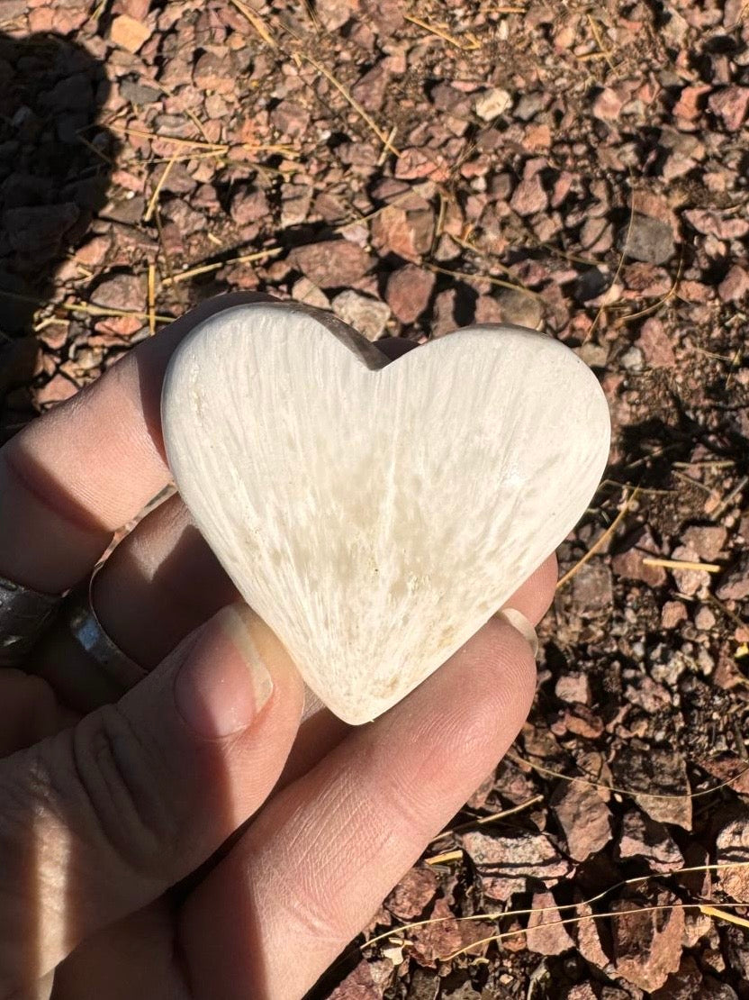 Scolecite Heart