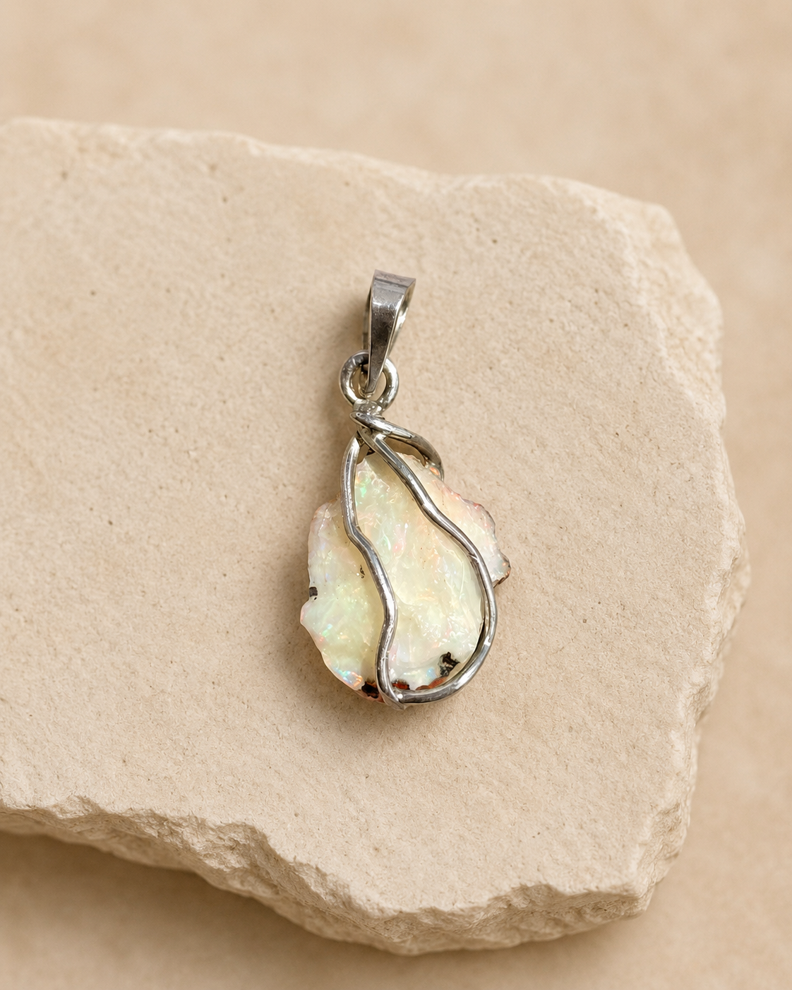 Ethiopian Opal Pendant / Pendant de Ópalo Etíope