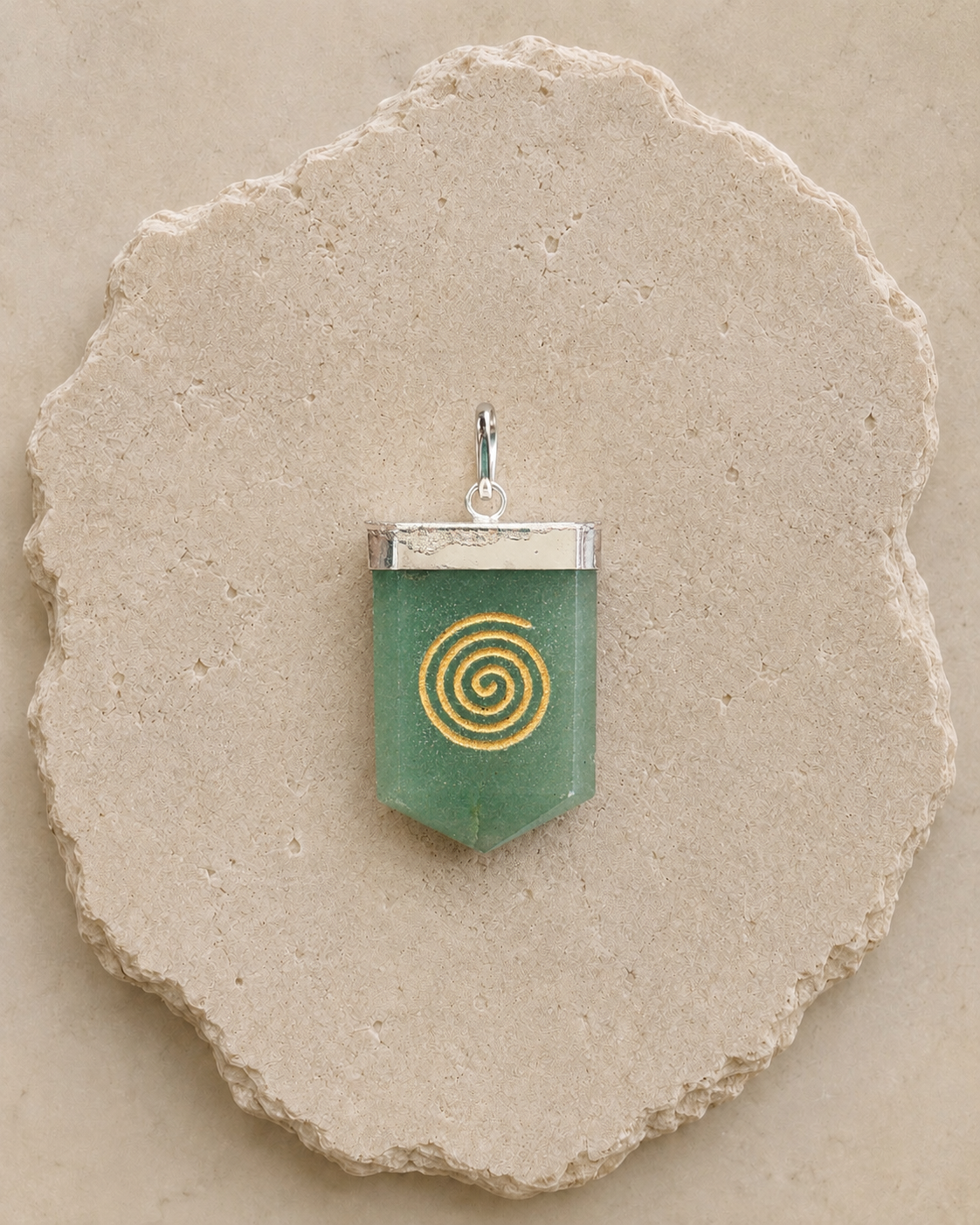 Green Aventurine Pendant with Spiral Engraving | Pendant de Aventurina Verde con Espiral Grabado